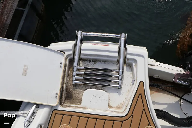 Slide: The Image of Crownline Boats E225 XS 2023 - 16304664