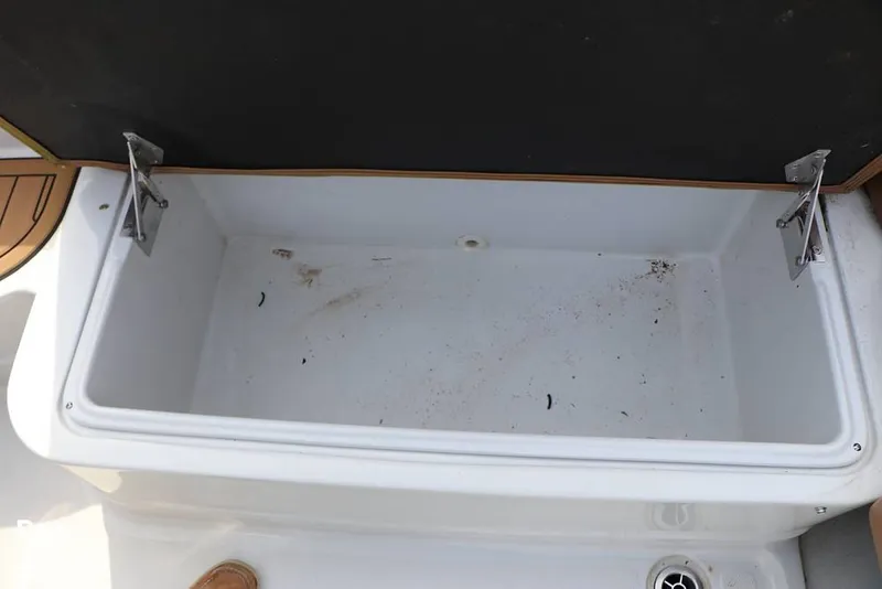 Slide: The Image of Crownline Boats E225 XS 2023 - 16304668