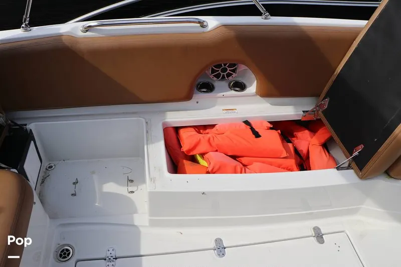 Slide: The Image of Crownline Boats E225 XS 2023 - 16304670