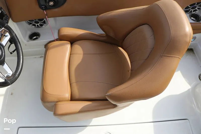 Slide: The Image of Crownline Boats E225 XS 2023 - 16304674