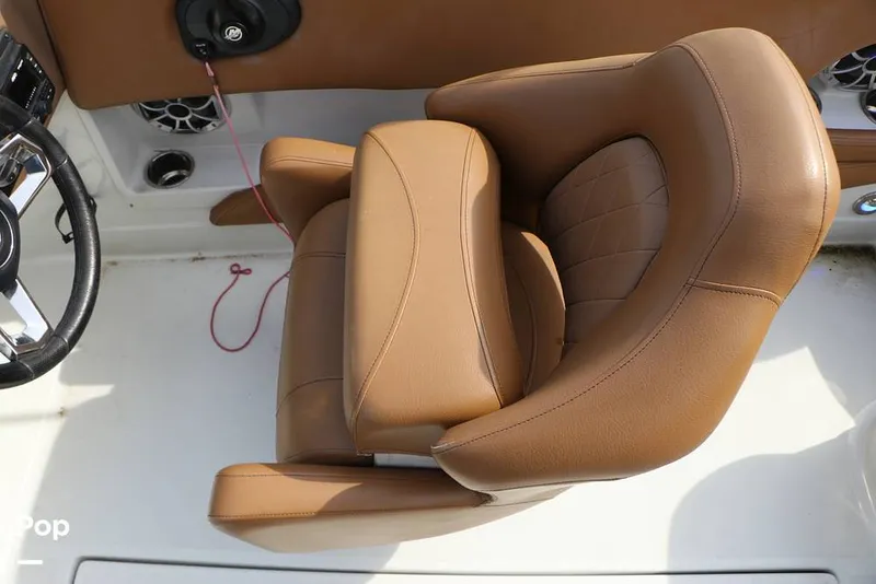 Slide: The Image of Crownline Boats E225 XS 2023 - 16304675