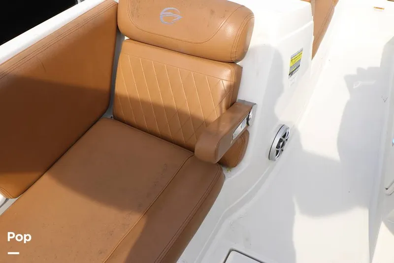 Slide: The Image of Crownline Boats E225 XS 2023 - 16304677