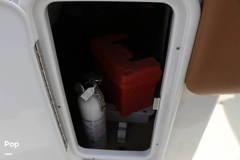 Slide: The Image of Crownline Boats E225 XS 2023 - 16304680