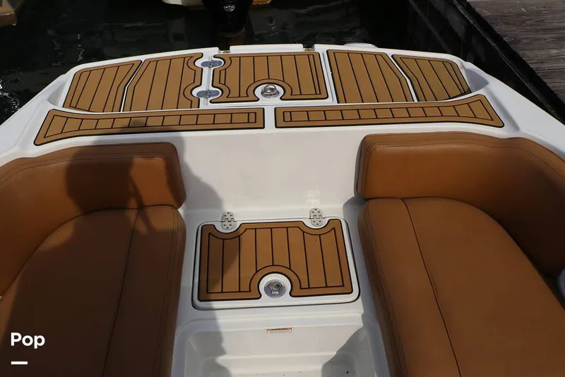Slide: The Image of Crownline Boats E225 XS 2023 - 16304684