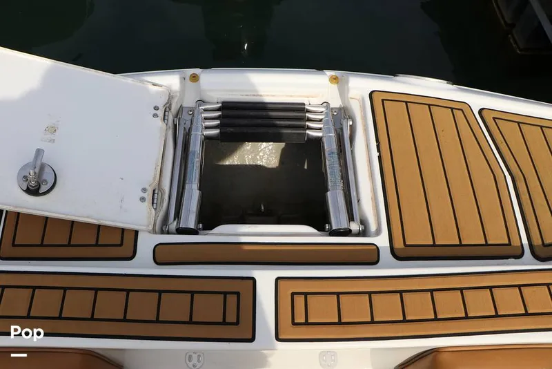 Slide: The Image of Crownline Boats E225 XS 2023 - 16304686