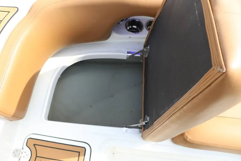 Slide: The Image of Crownline Boats E225 XS 2023 - 16304687