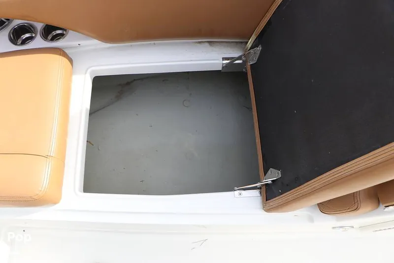 Slide: The Image of Crownline Boats E225 XS 2023 - 16304688