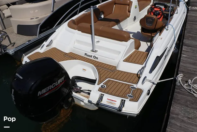 Slide: The Image of Crownline Boats E225 XS 2023 - 16304596