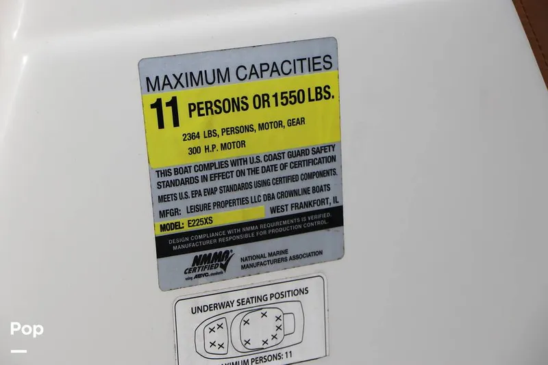 Slide: The Image of Crownline Boats E225 XS 2023 - 16295629