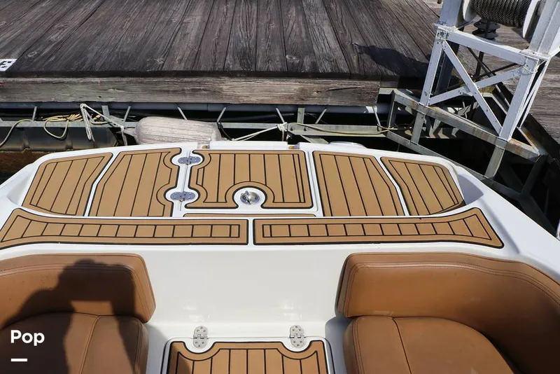 Slide: The Image of Crownline Boats E225 XS 2023 - 16295630