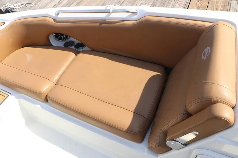 Slide: The Image of Crownline Boats E225 XS 2023 - 16295636