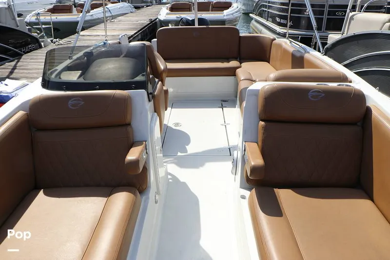 Slide: The Image of Crownline Boats E225 XS 2023 - 16295640