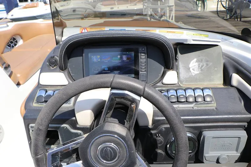 Slide: The Image of Crownline Boats E225 XS 2023 - 16295620