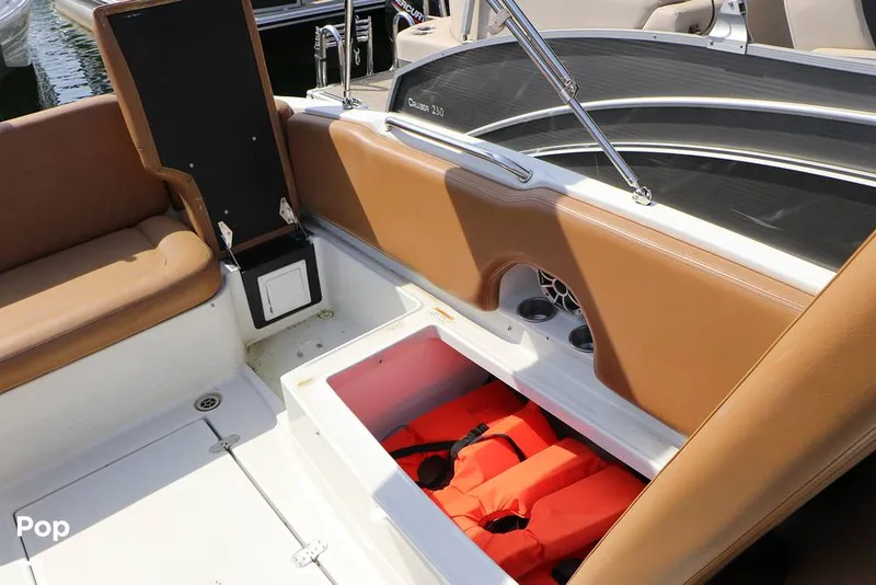 Slide: The Image of Crownline Boats E225 XS 2023 - 16295645