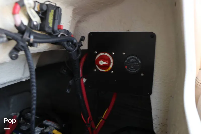 Slide: The Image of Crownline Boats E225 XS 2023 - 16295647