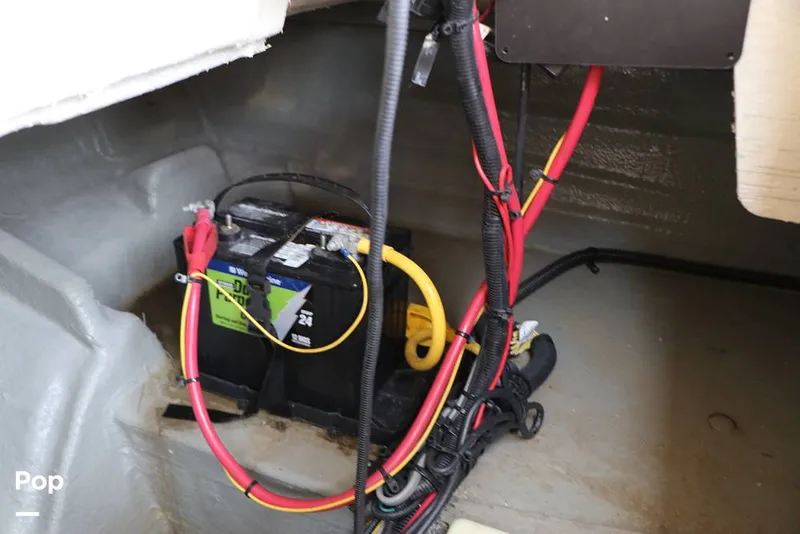 Slide: The Image of Crownline Boats E225 XS 2023 - 16295648