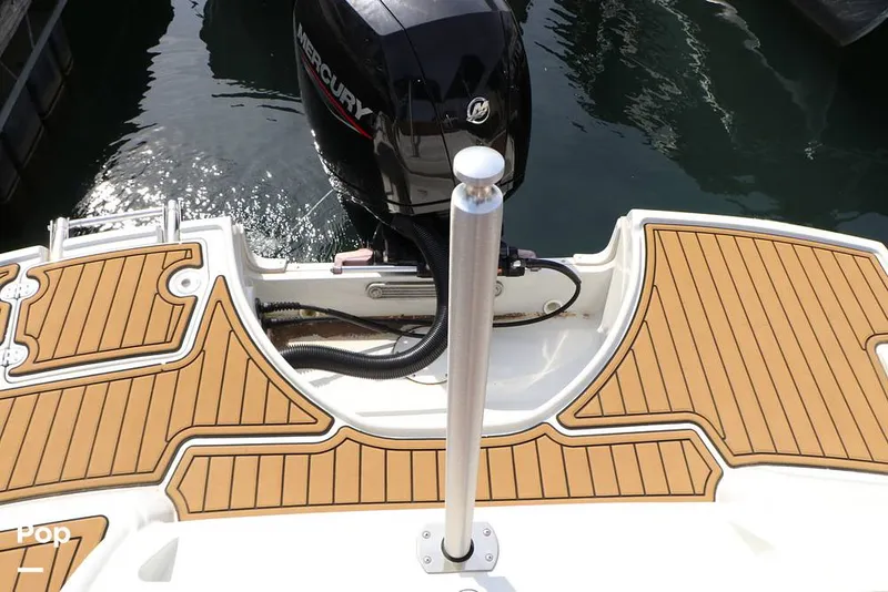 Slide: The Image of Crownline Boats E225 XS 2023 - 16295649