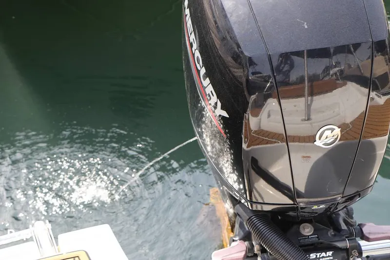 Slide: The Image of Crownline Boats E225 XS 2023 - 16295655