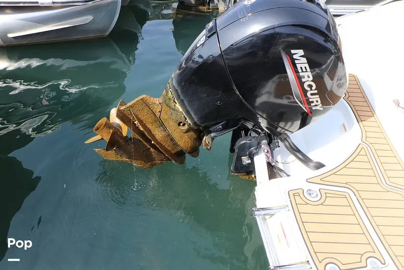 Slide: The Image of Crownline Boats E225 XS 2023 - 16295656