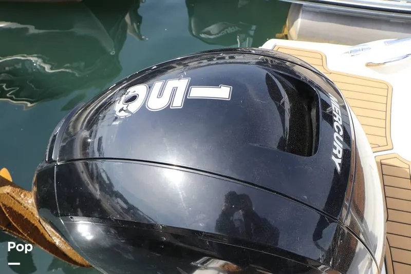 Slide: The Image of Crownline Boats E225 XS 2023 - 16295657