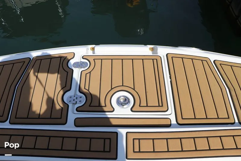 Slide: The Image of Crownline Boats E225 XS 2023 - 16295555