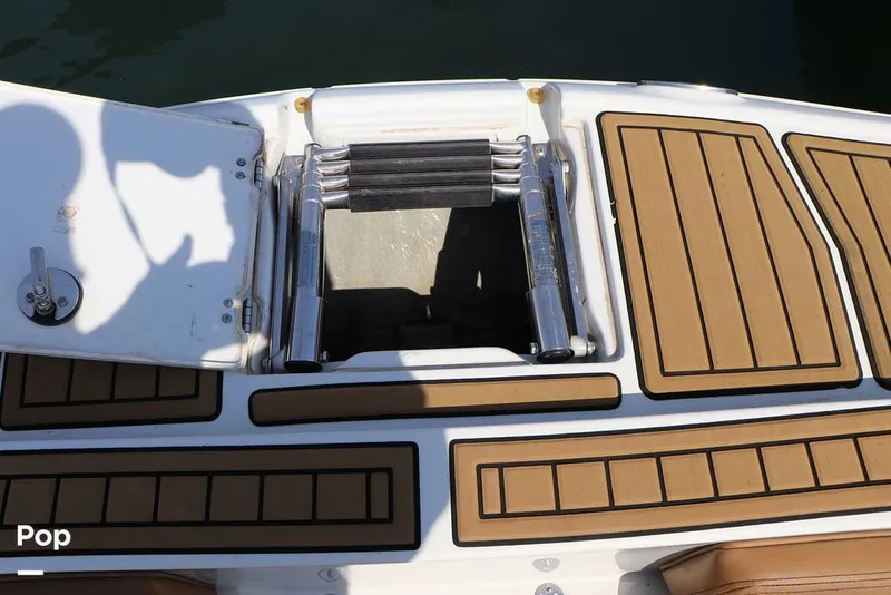 Slide: The Image of Crownline Boats E225 XS 2023 - 16295616