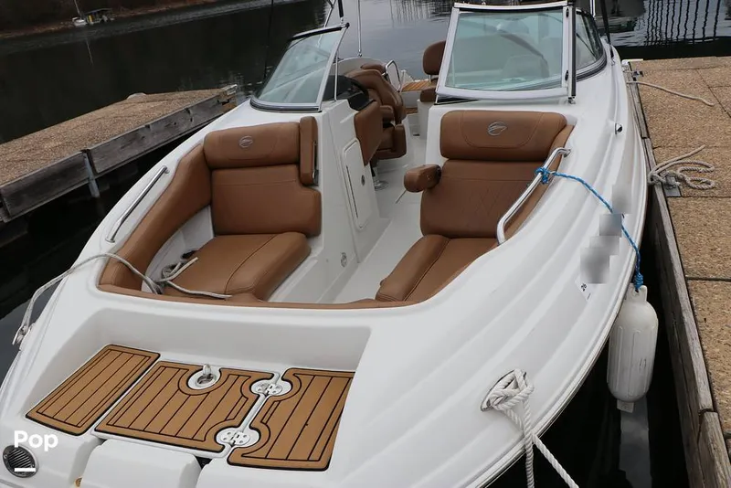 Slide: The Image of Crownline Boats E235 XS 2023 - 16143208