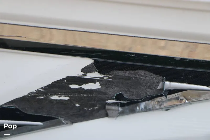 Slide: The Image of Crownline Boats E235 XS 2023 - 16143210