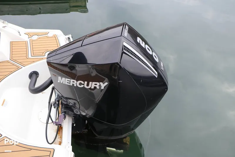 Slide: The Image of Crownline Boats E235 XS 2023 - 16143212