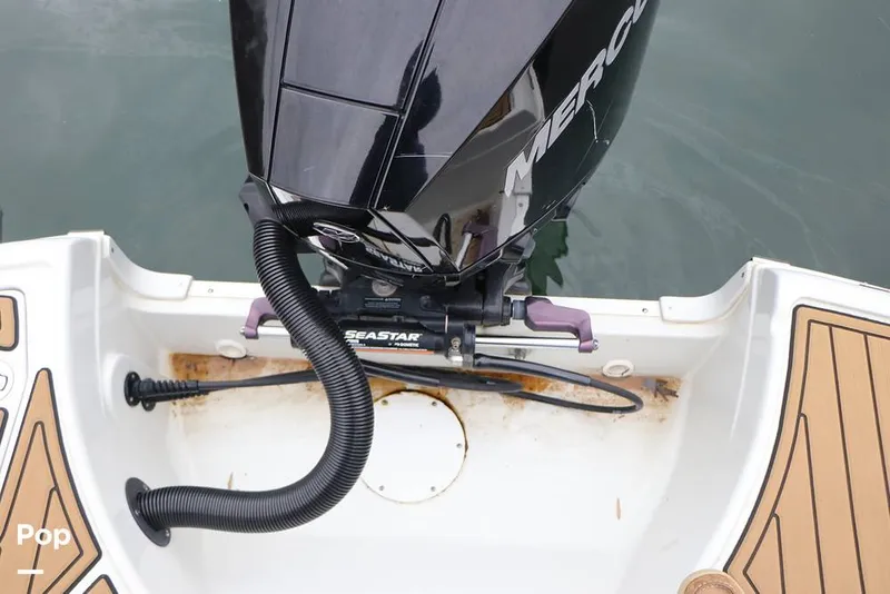 Slide: The Image of Crownline Boats E235 XS 2023 - 16143213