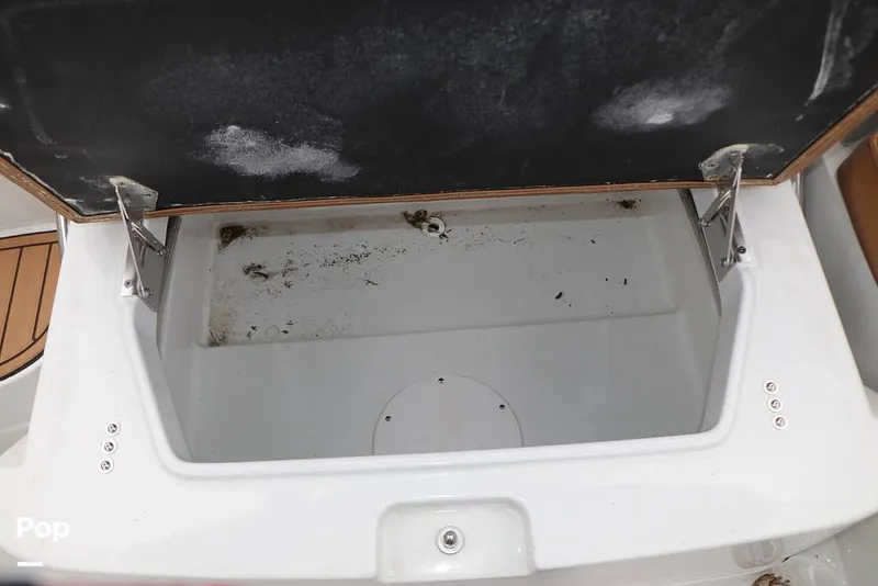 Slide: The Image of Crownline Boats E235 XS 2023 - 16143218