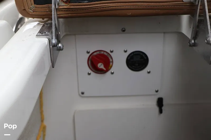 Slide: The Image of Crownline Boats E235 XS 2023 - 16143221