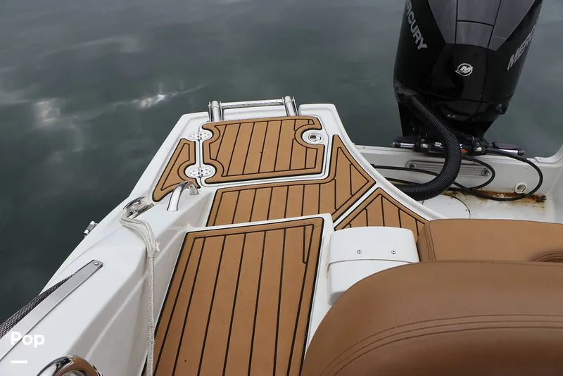 Slide: The Image of Crownline Boats E235 XS 2023 - 16143223