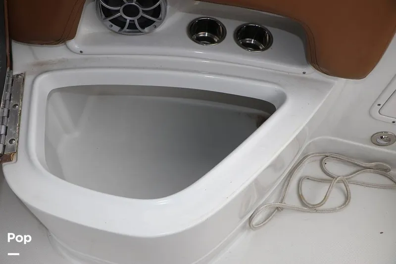 Slide: The Image of Crownline Boats E235 XS 2023 - 16143230