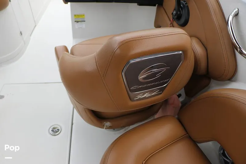 Slide: The Image of Crownline Boats E235 XS 2023 - 16143231