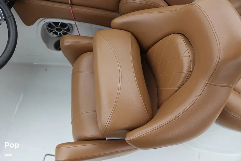 Slide: The Image of Crownline Boats E235 XS 2023 - 16143234