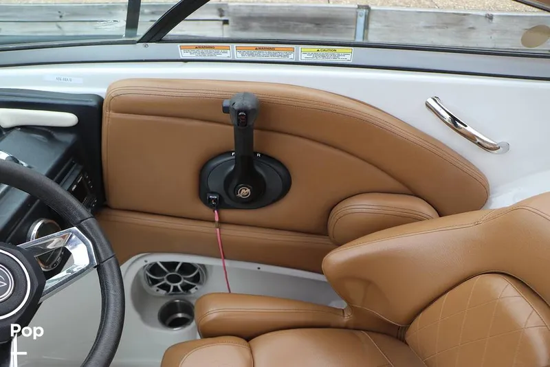 Slide: The Image of Crownline Boats E235 XS 2023 - 16143236