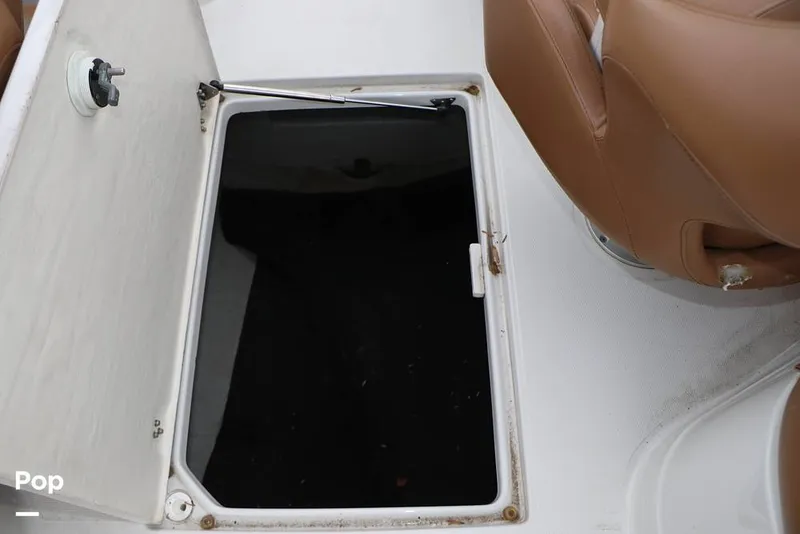 Slide: The Image of Crownline Boats E235 XS 2023 - 16143238