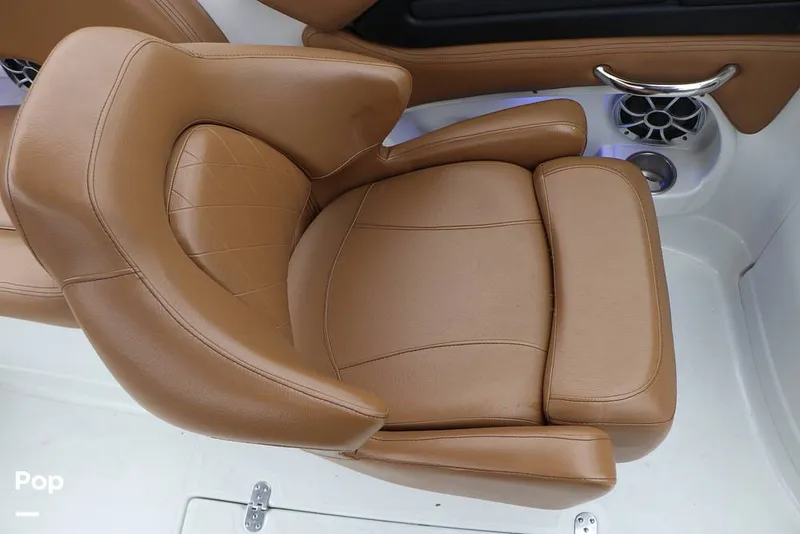 Slide: The Image of Crownline Boats E235 XS 2023 - 16143239