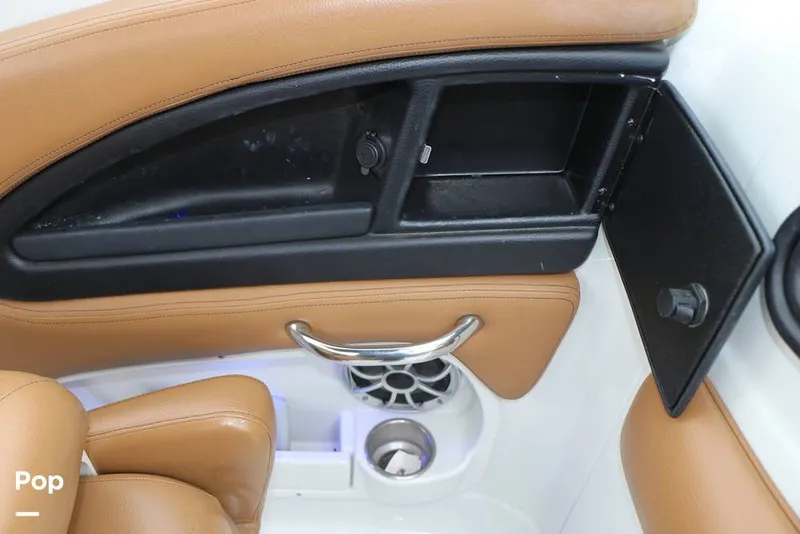 Slide: The Image of Crownline Boats E235 XS 2023 - 16143242