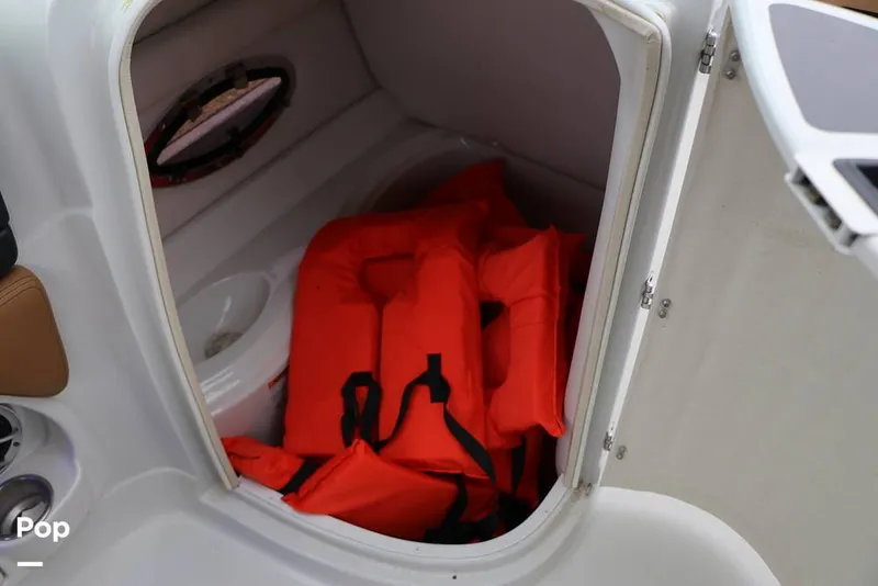 Slide: The Image of Crownline Boats E235 XS 2023 - 16143244