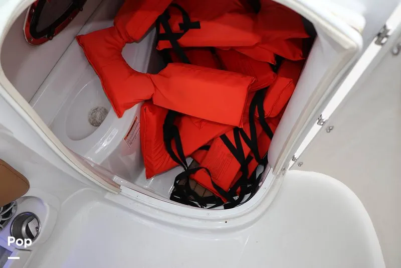 Slide: The Image of Crownline Boats E235 XS 2023 - 16143245