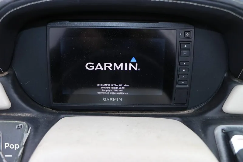 Slide: The Image of Crownline Boats E235 XS 2023 - 16143249