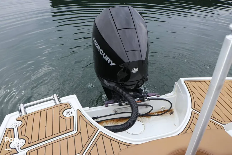 Slide: The Image of Crownline Boats E235 XS 2023 - 16143250