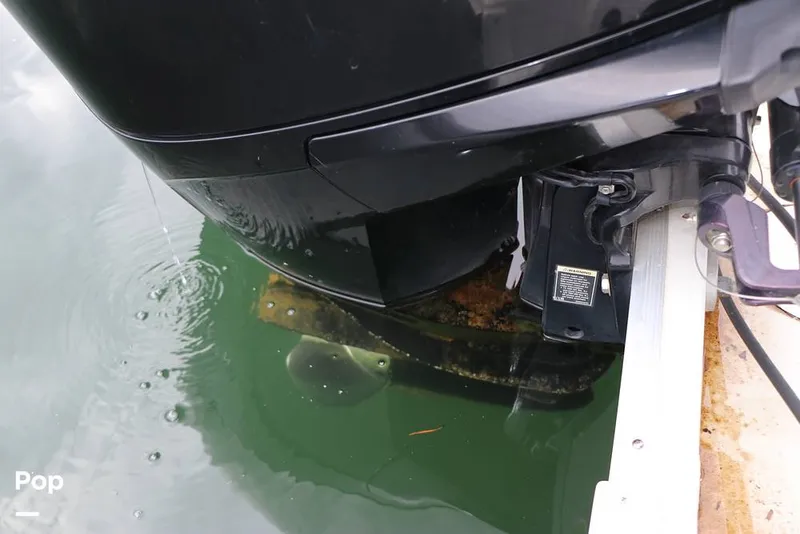 Slide: The Image of Crownline Boats E235 XS 2023 - 16143252