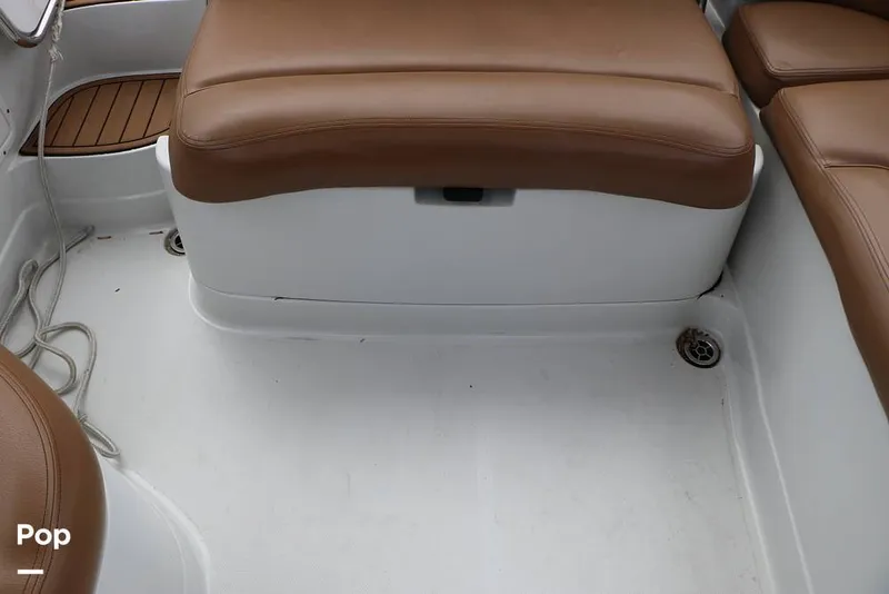 Slide: The Image of Crownline Boats E235 XS 2023 - 16143254