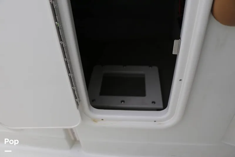 Slide: The Image of Crownline Boats E235 XS 2023 - 16143255