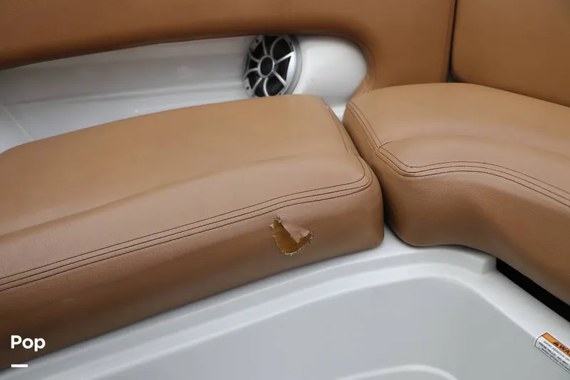 Slide: The Image of Crownline Boats E235 XS 2023 - 16143259