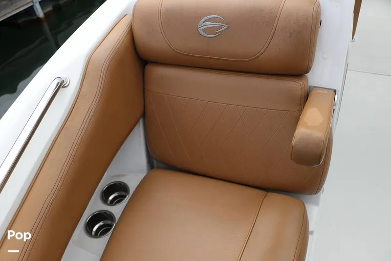 Slide: The Image of Crownline Boats E235 XS 2023 - 16143267