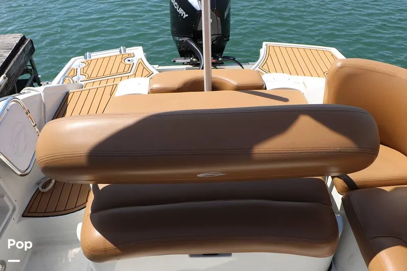 Slide: The Image of Crownline Boats E235 XS 2023 - 16295573